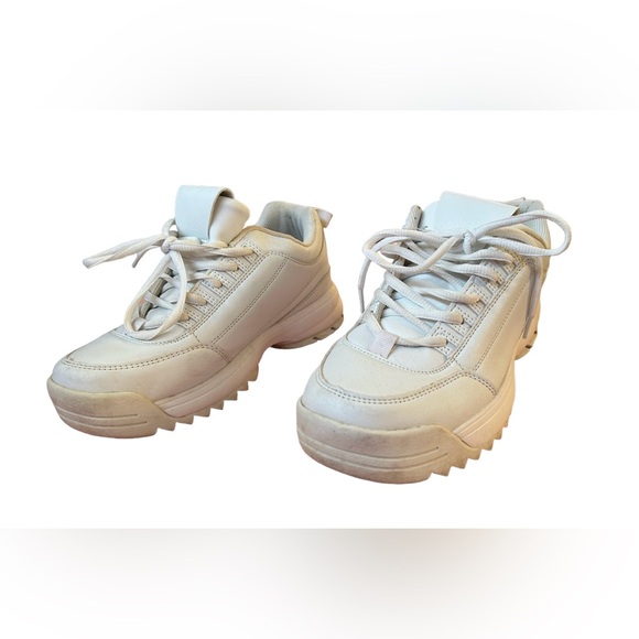 5/25$ ✨ White Platform Sneaker - Picture 4 of 5